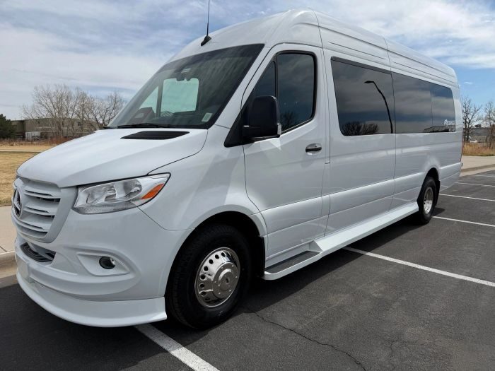White Mercedes Sprinter – Cripple Creek limo service